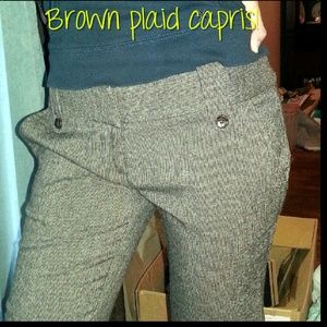 **FOR DAWNICLE**Brown plaid capris!