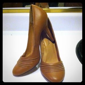 🎉Reduced🎉 Tan heels