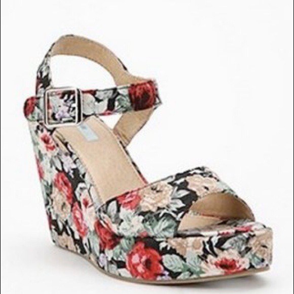 🌸SOLD🌸 Urban Outfitters floral wedges heels