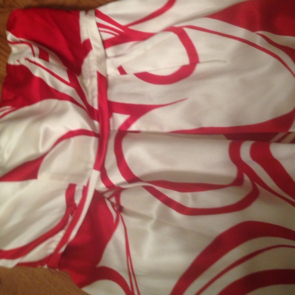 ⬇️⬇️Cream and red cocktail dress - Picture 2 of 3