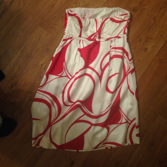 ⬇️⬇️Cream and red cocktail dress - Picture 3 of 3