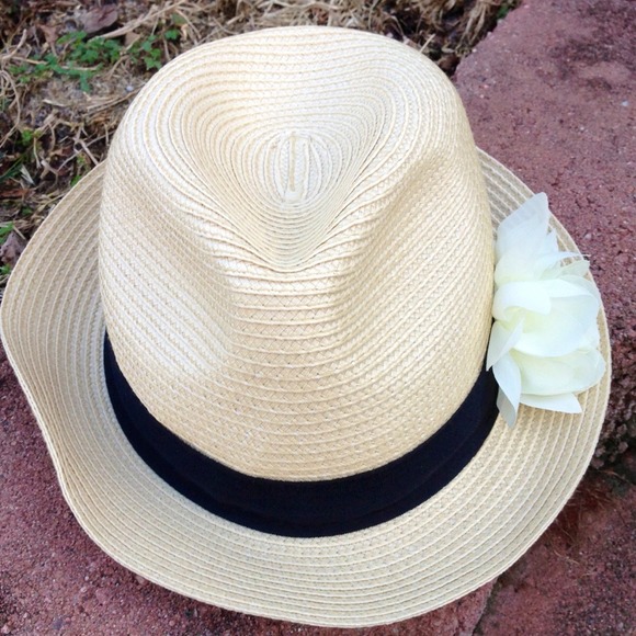 BUNDLED Fedora / NY& Co. NWOT.