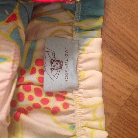 ⬇️⬇️⬇️Judith March multicolored floral strapless - Picture 2 of 4