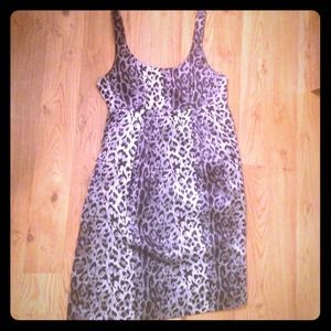 ⬇️⬇️Sleeveless snow leopard print dress w pockets!