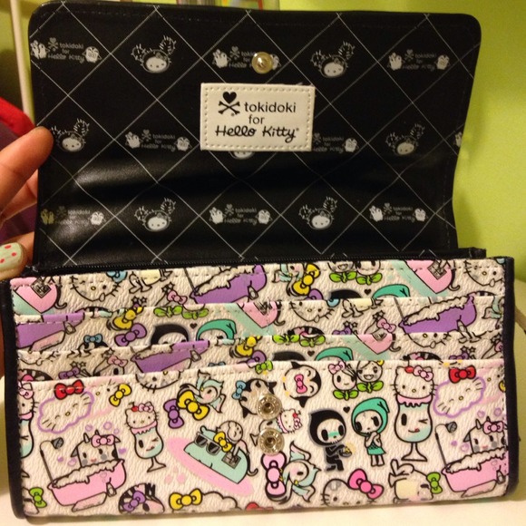 Sold‼️Hello kitty wallet - Picture 2 of 3