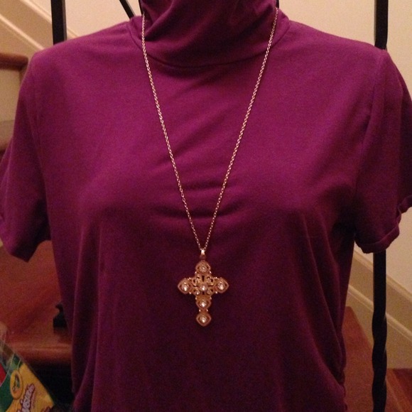 Gold Cross Pendant Fashion Necklace
