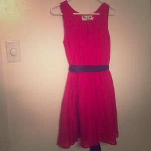 ⬇️⬇️Red sleeveless dress with black sash