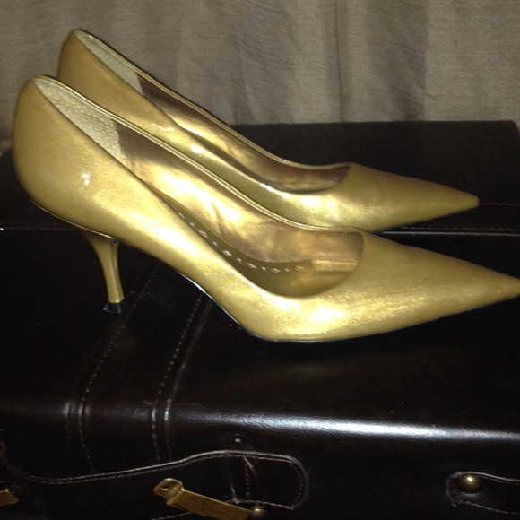 Shoes - Picture 1 of 4