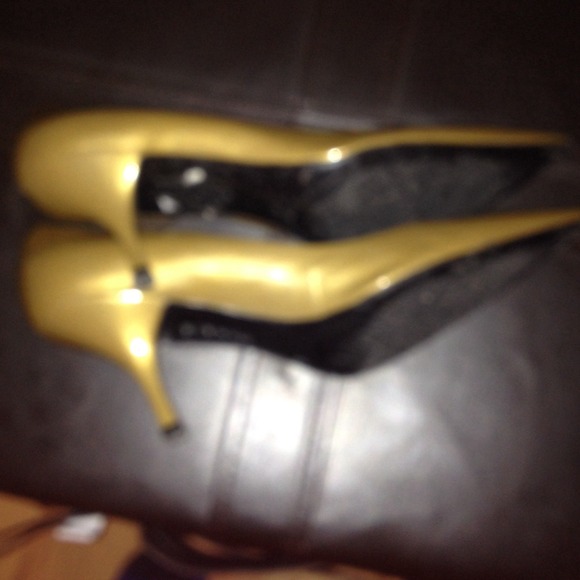 Shoes - Picture 2 of 4