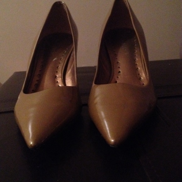 Shoes - Picture 3 of 4