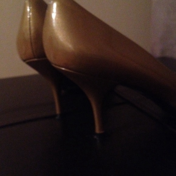 Shoes - Picture 4 of 4