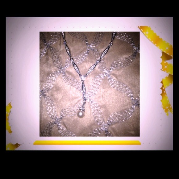 Beautiful necklace Foux diamonds and Pearl