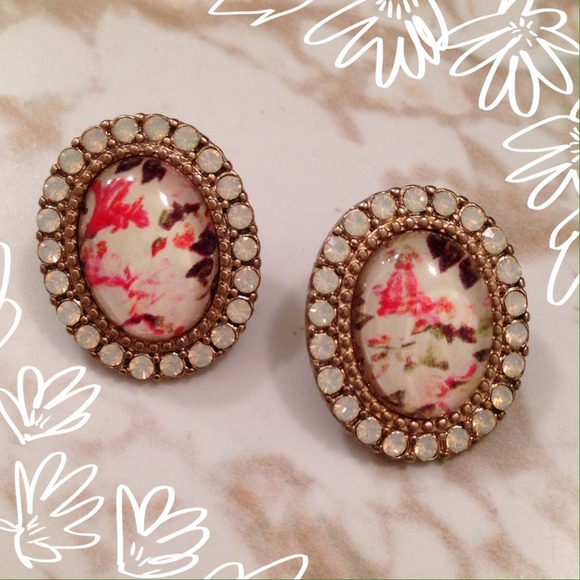 Jewelry - 🌟Host pick🌟Rose print & rhinestone stud earrings