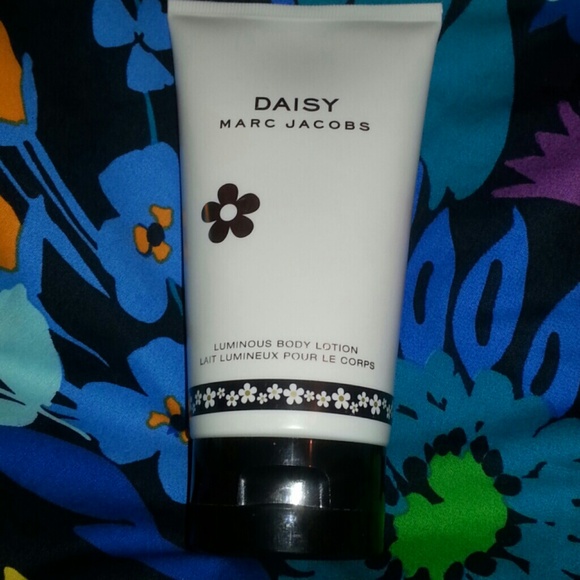 Daisy by Marc Jacobs luminous body lotion