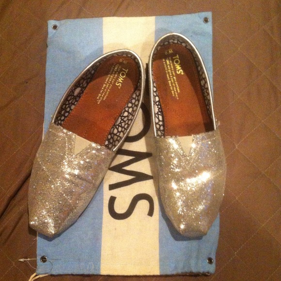 Toms, 2 LV Scarves Bundle