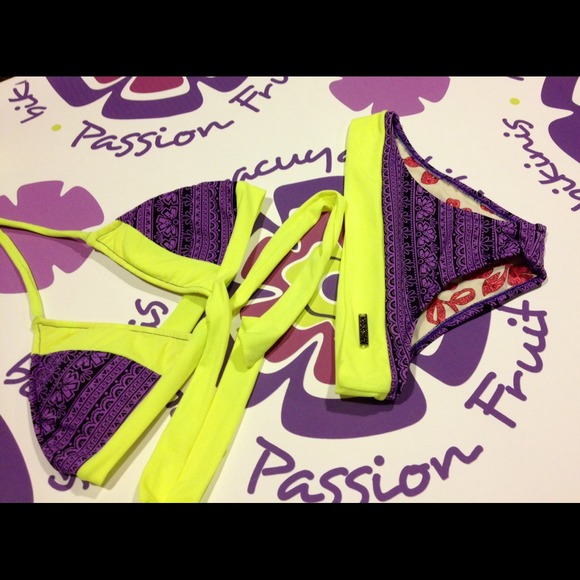 Bikini - Picture 1 of 3