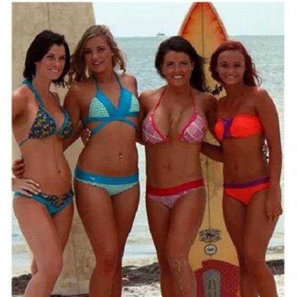 Bikini - Picture 2 of 3