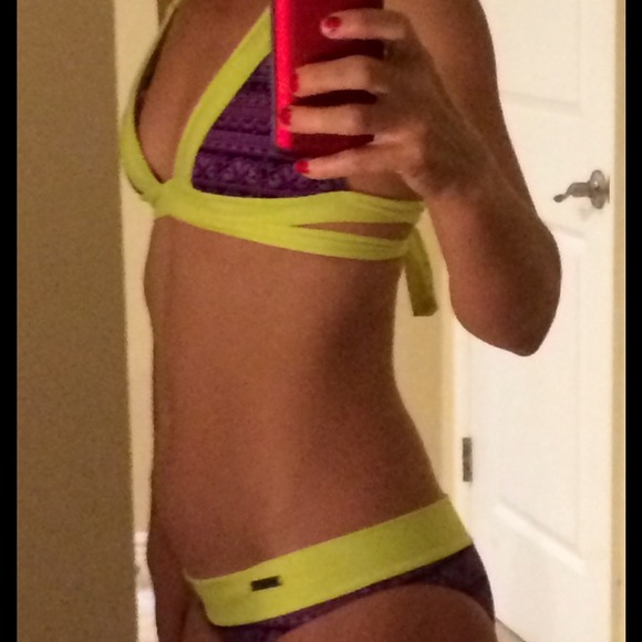 Bikini - Picture 3 of 3
