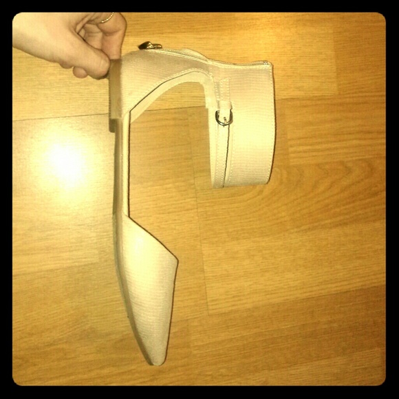 Chinese laundry Encino ankle strap flats