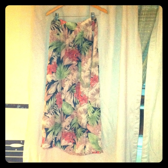 Reversible skirt.