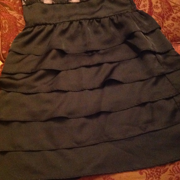 🔥💥PRICE DROP 💥 JR BLACK SATIN AND LACE DRESS - Picture 3 of 4