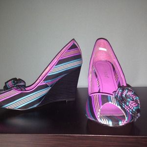 Peep toe wedges