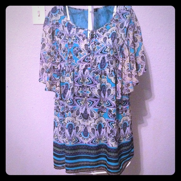 🚫SOLD🚫Teal loose fitting top.