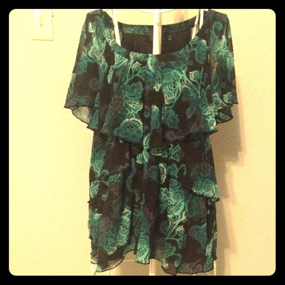 🚫SOLD🚫Loose fitting multi color top
