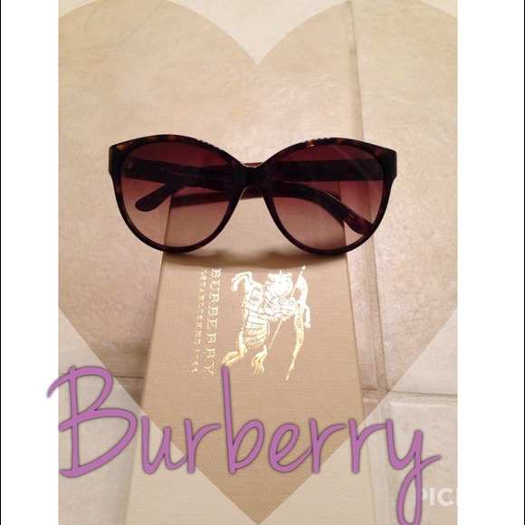 🎉HP🎉 Burberry sunglasses 💯 authentic!