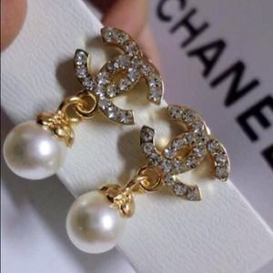 Chanel earring.