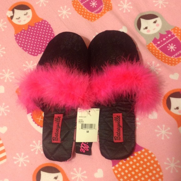 Bestsey Johnson betseyville feather house shoes