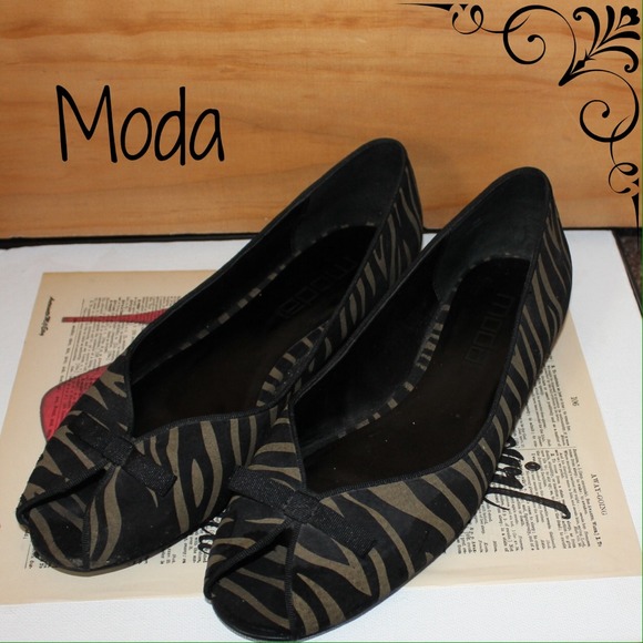 ❌SOLD Moda Zebra Striped Kitten Heels with a Bow - Picture 1 of 4