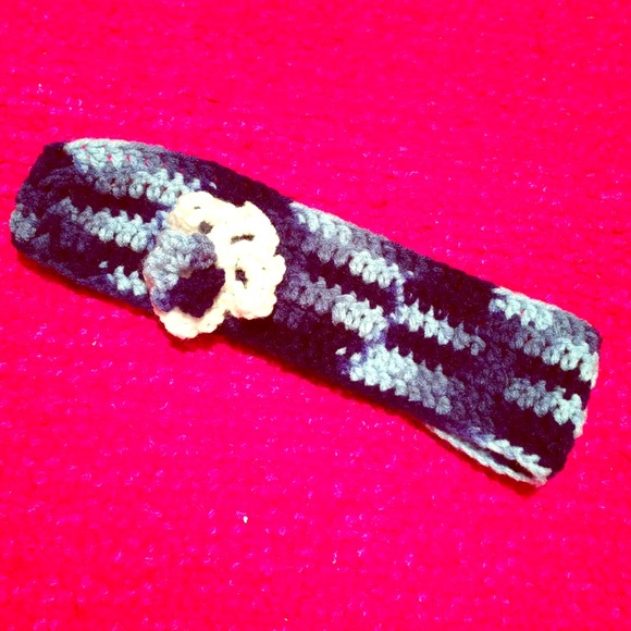❌SOLD Crocheted Flower Headband - Picture 1 of 2
