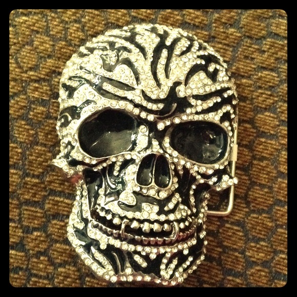 RHINESTONE & CRYSTAL SKULL BELT BUCKLE