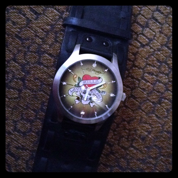 ED HARDY WIDE BLK LEATHER BANDED CRYSTAL WATCH
