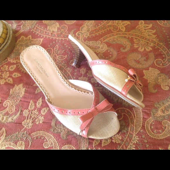 Isaac Mizrahi Linen & Coral Eyelet Kitten Heels