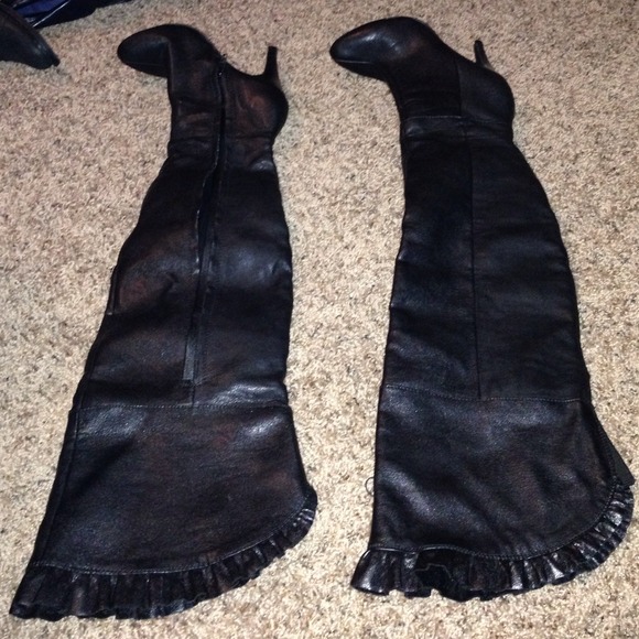 Gorgeous tall thigh high leather boots. - Picture 1 of 4