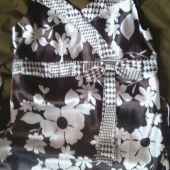 Dress - Picture 2 of 4