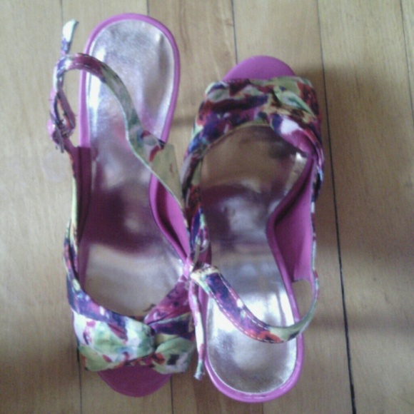 Pink heels - Picture 2 of 4