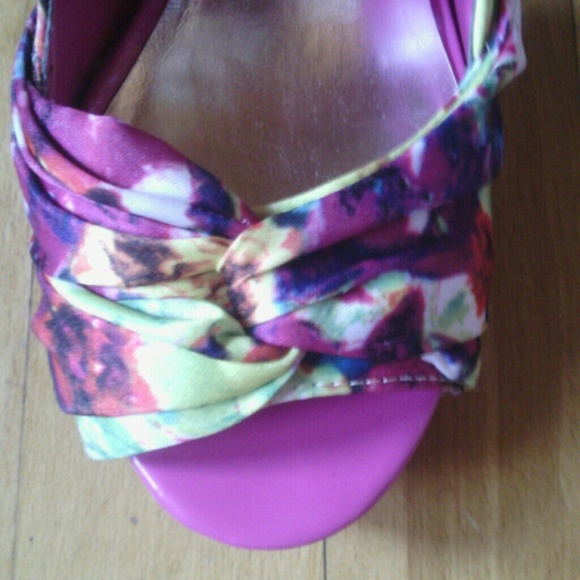 Pink heels - Picture 3 of 4