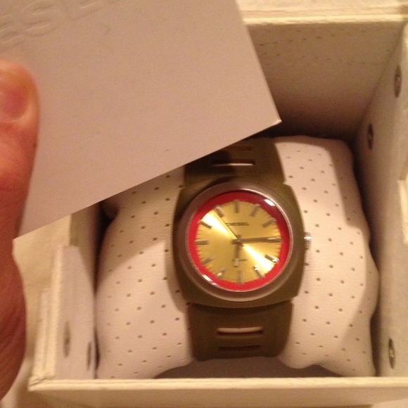 Watch - Picture 2 of 4