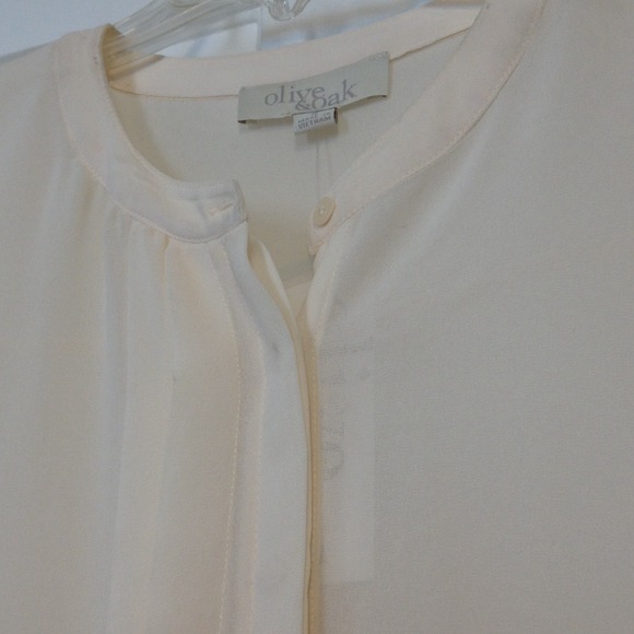 NWT cream colored blouse - Picture 2 of 4