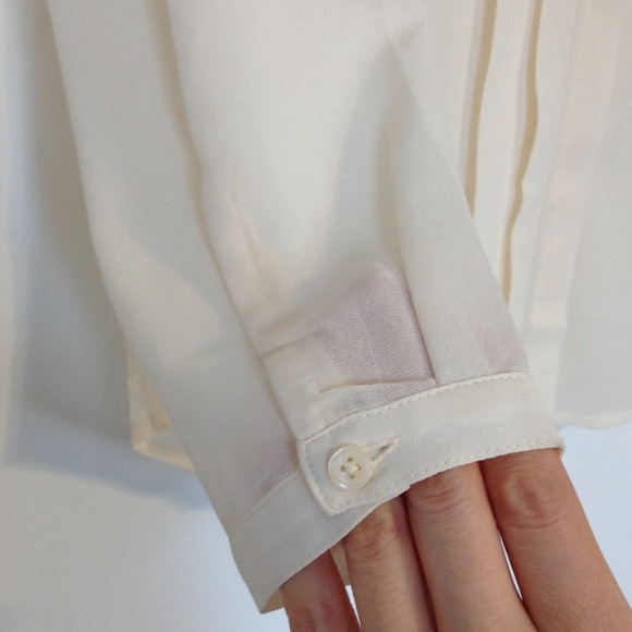 NWT cream colored blouse - Picture 3 of 4