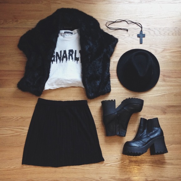 REDUCED ❗️ Black Faux Fur Shrug