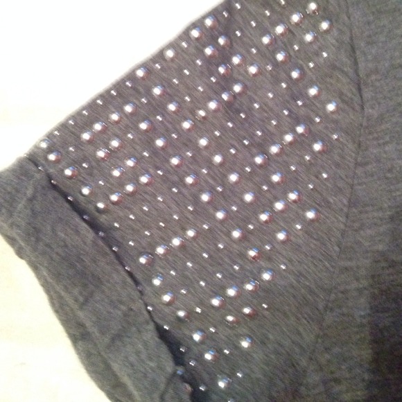 Forever 21 T-shirt with studded shoulders - Picture 2 of 3