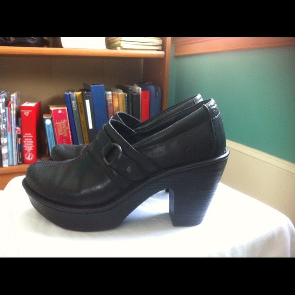 Clogs With Height, Comfort & Style
