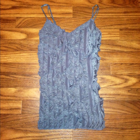 ▪️SOLD IN BUNDLE▪️Grey Ruffle Top - Picture 2 of 3