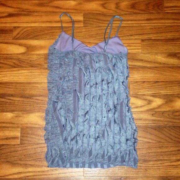 ▪️SOLD IN BUNDLE▪️Grey Ruffle Top - Picture 3 of 3