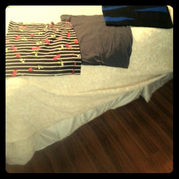 Bundled****3 skirt bundle. Minis. Cherry print= XL