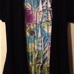 Ruffled flowery shirt.